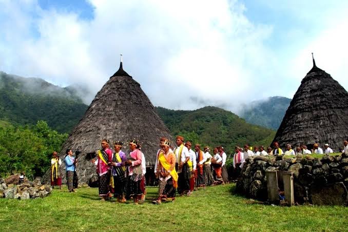 sejarah kampung wae rebo